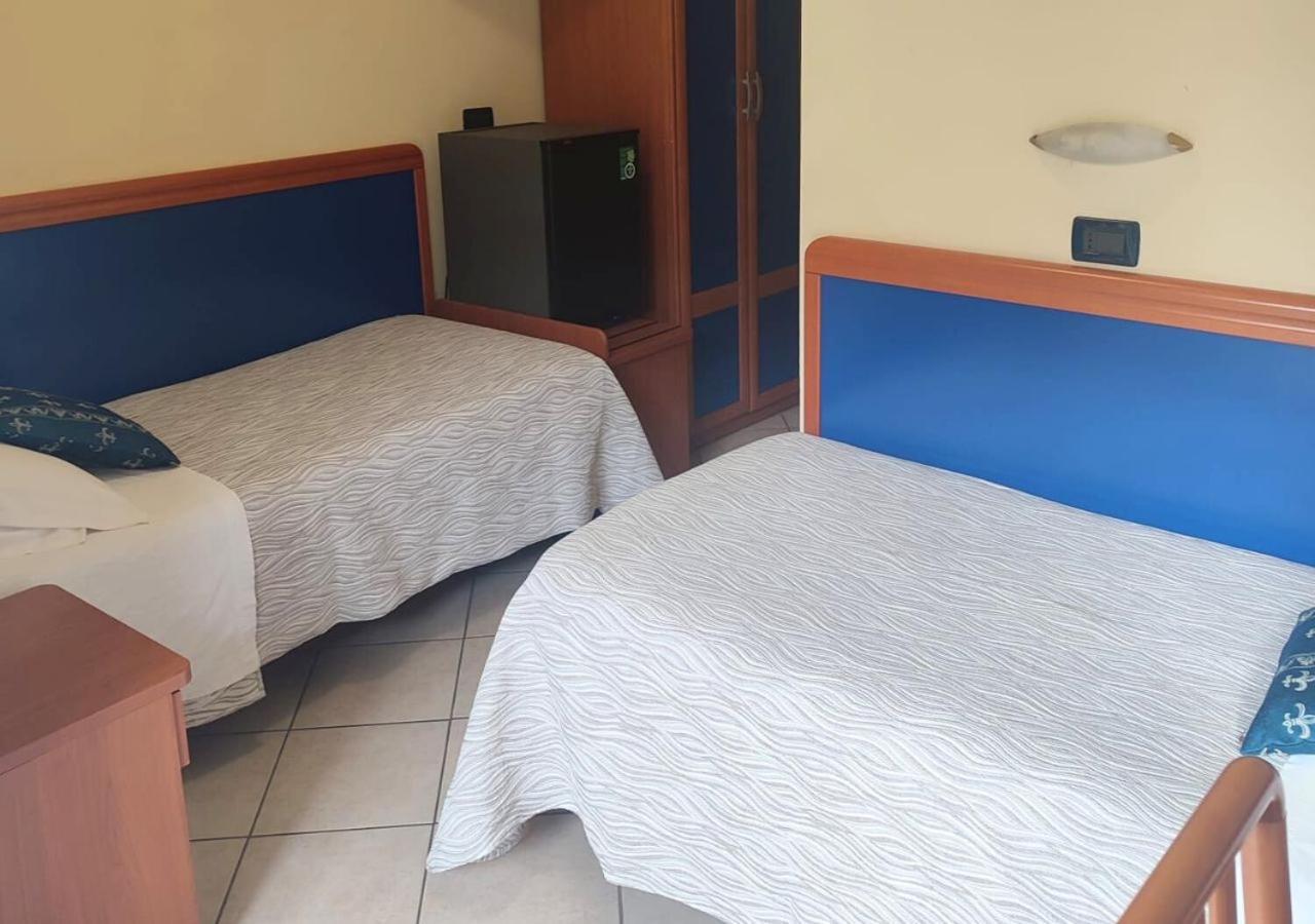 Hotel Riviera B&B Misano Adriatico Exteriör bild