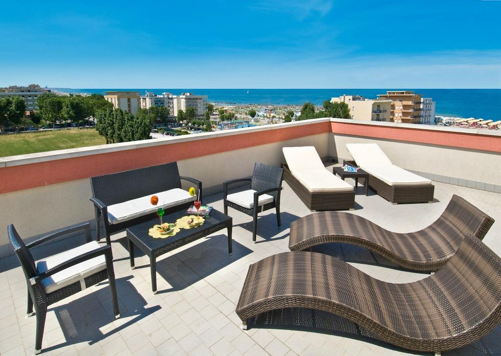 Hotel Riviera B&B Misano Adriatico Exteriör bild