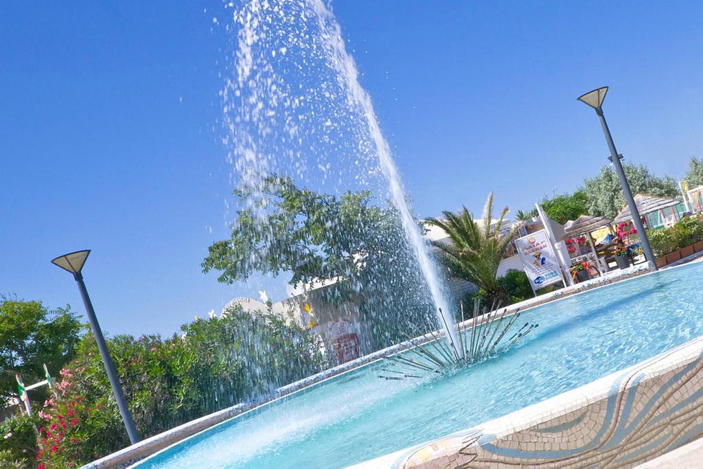 Hotel Riviera B&B Misano Adriatico Exteriör bild